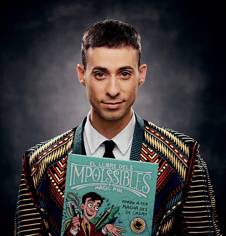 Magic Pol avui, amb una americana de colors i El llibre dels impossibles